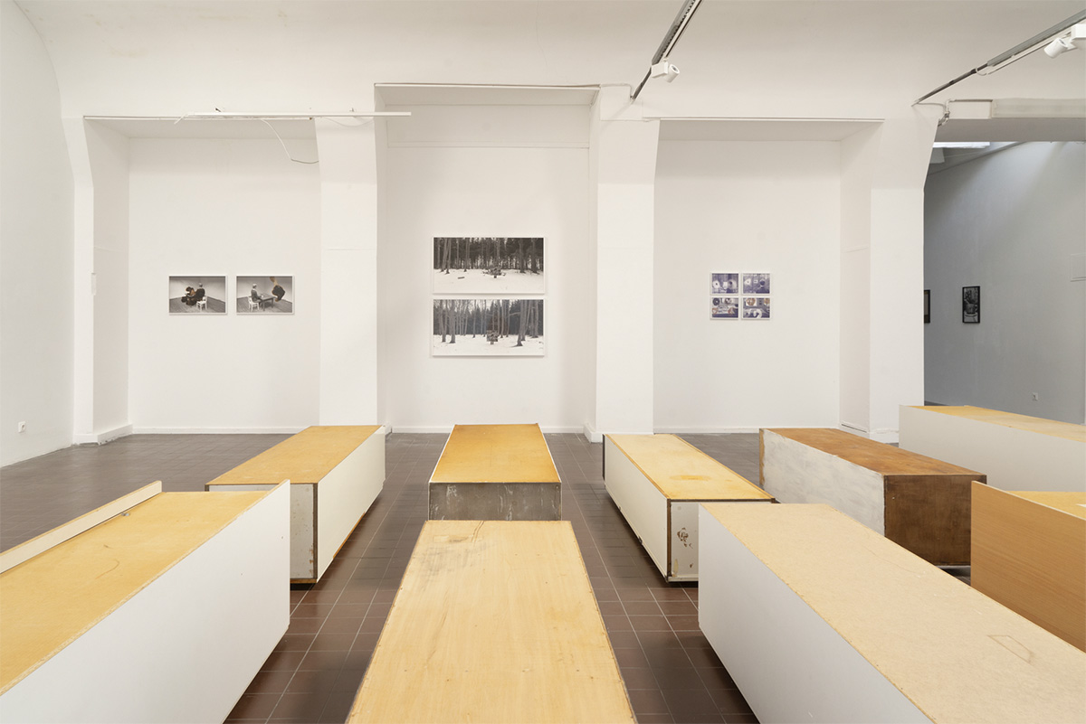 10 Schränke, gebrauchte Küchen- und Besenschränke
größter Schrank: 2 x 0,5 x 0,6 m, 2021, Ausstellungsansicht Weltkunstzimmer, Düsseldorf 2021